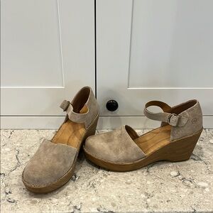 Women's Taupe Wedge Sandals